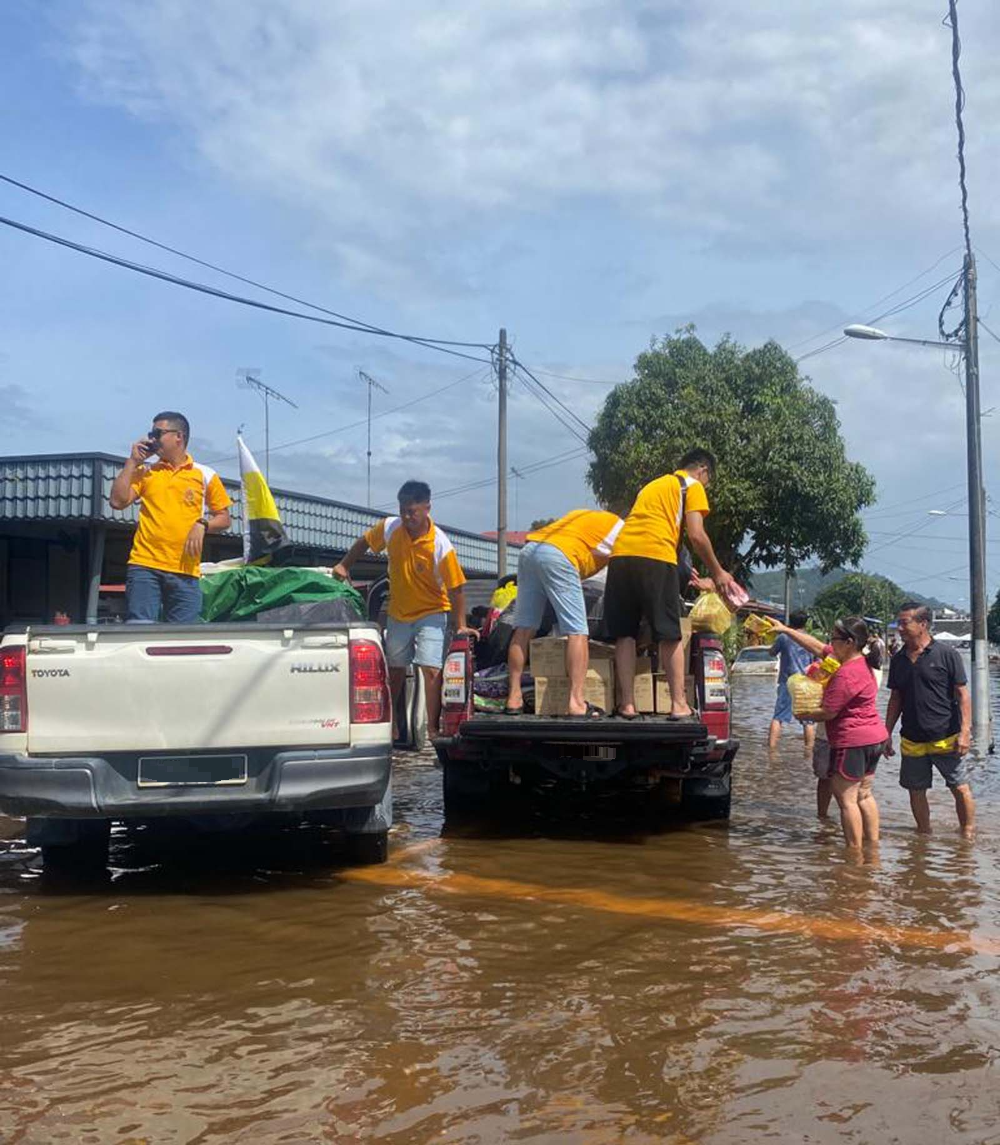 自救会一天时间组车队,远赴南马救灾