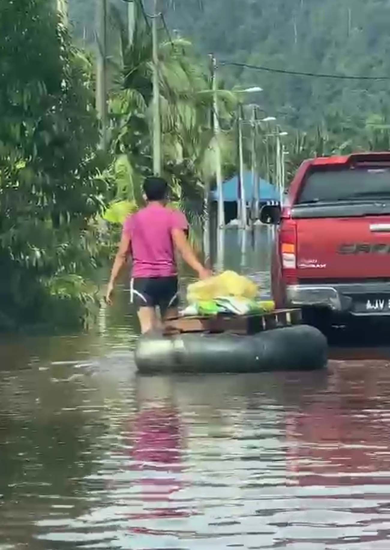 自救会一天时间组车队,远赴南马救灾