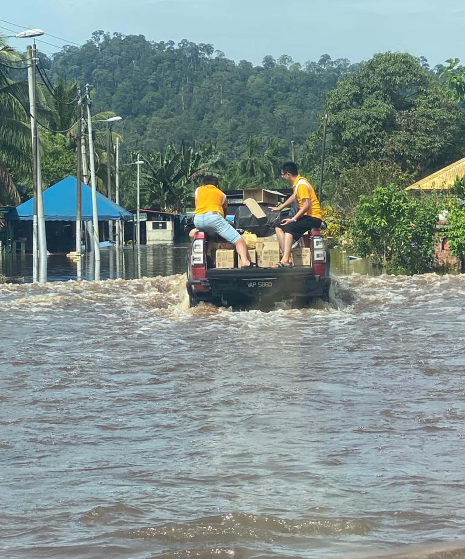 自救会一天时间组车队,远赴南马救灾