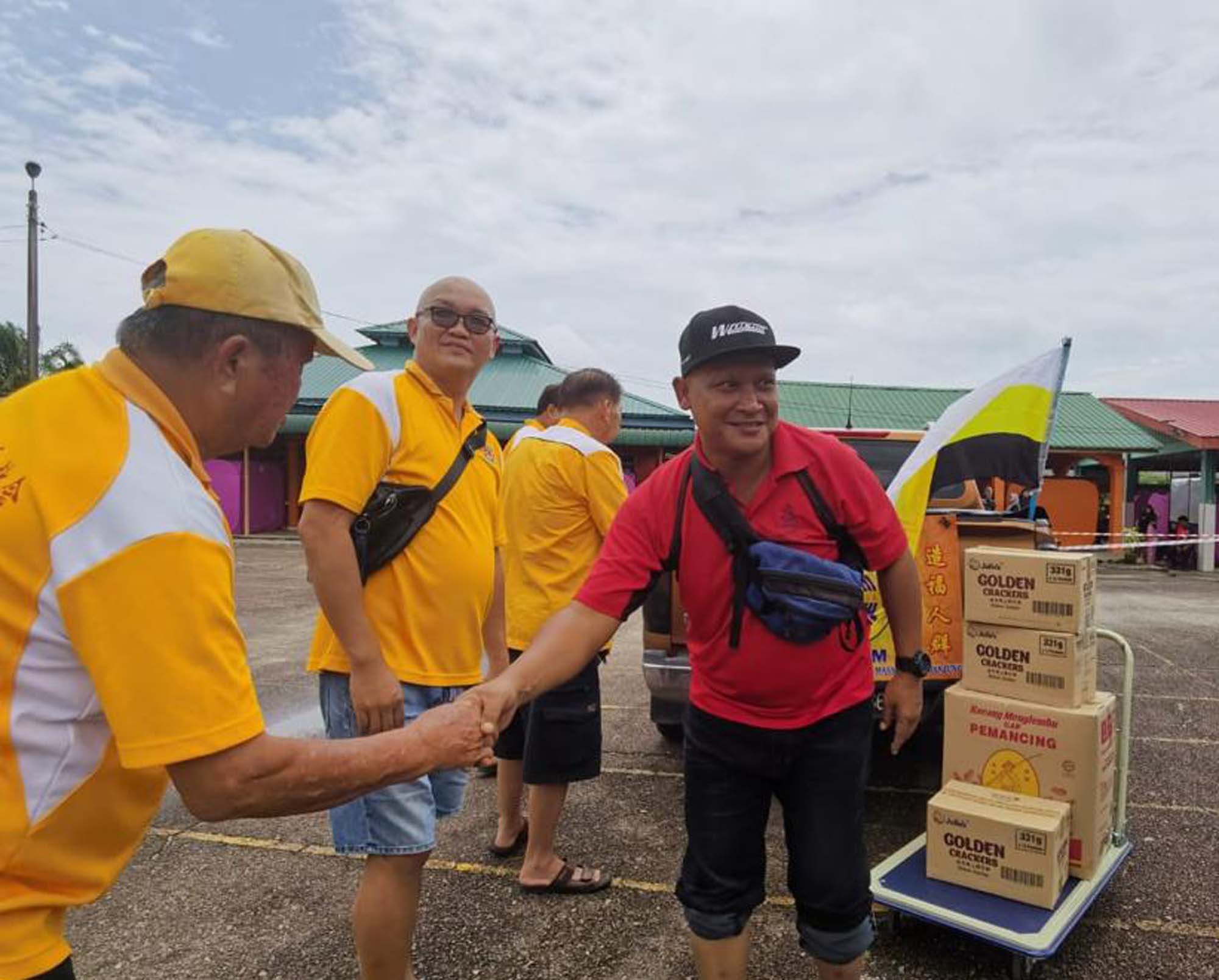 自救会一天时间组车队,远赴南马救灾