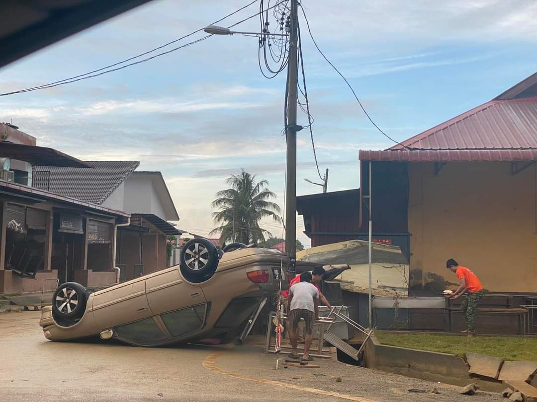 全国:封面副文:昔加末三合港及哥打丁宜水灾情况