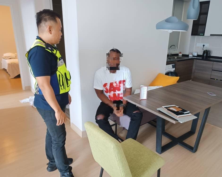 全国:逮捕爱情骗局嫌犯