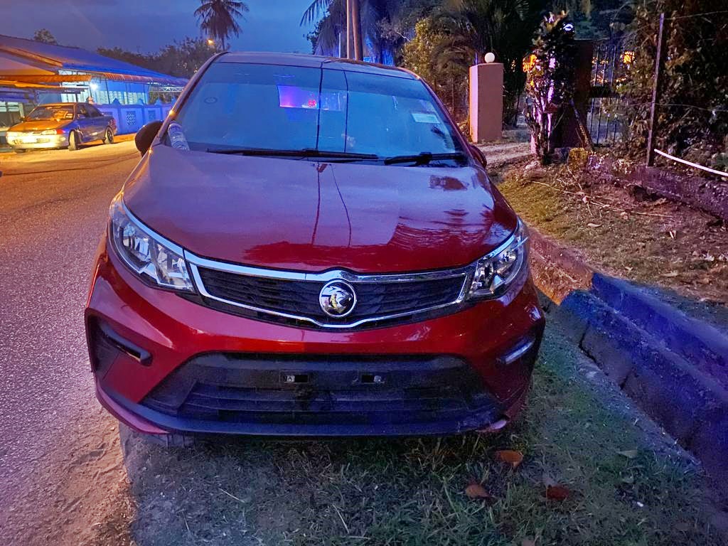 全:怀孕5个月的少妇骑著摩托车先后与2车相撞,送院后不治,造成一尸两命!