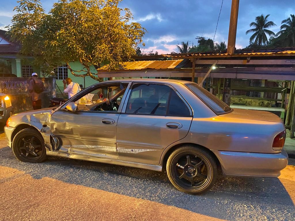 全:怀孕5个月的少妇骑著摩托车先后与2车相撞,送院后不治,造成一尸两命!