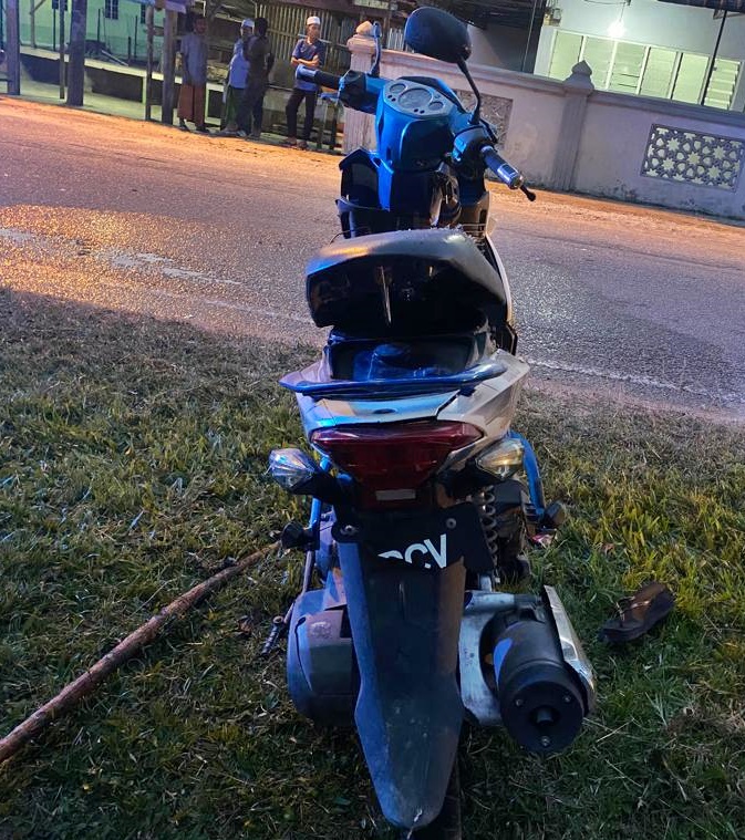 全:怀孕5个月的少妇骑著摩托车先后与2车相撞,送院后不治,造成一尸两命!