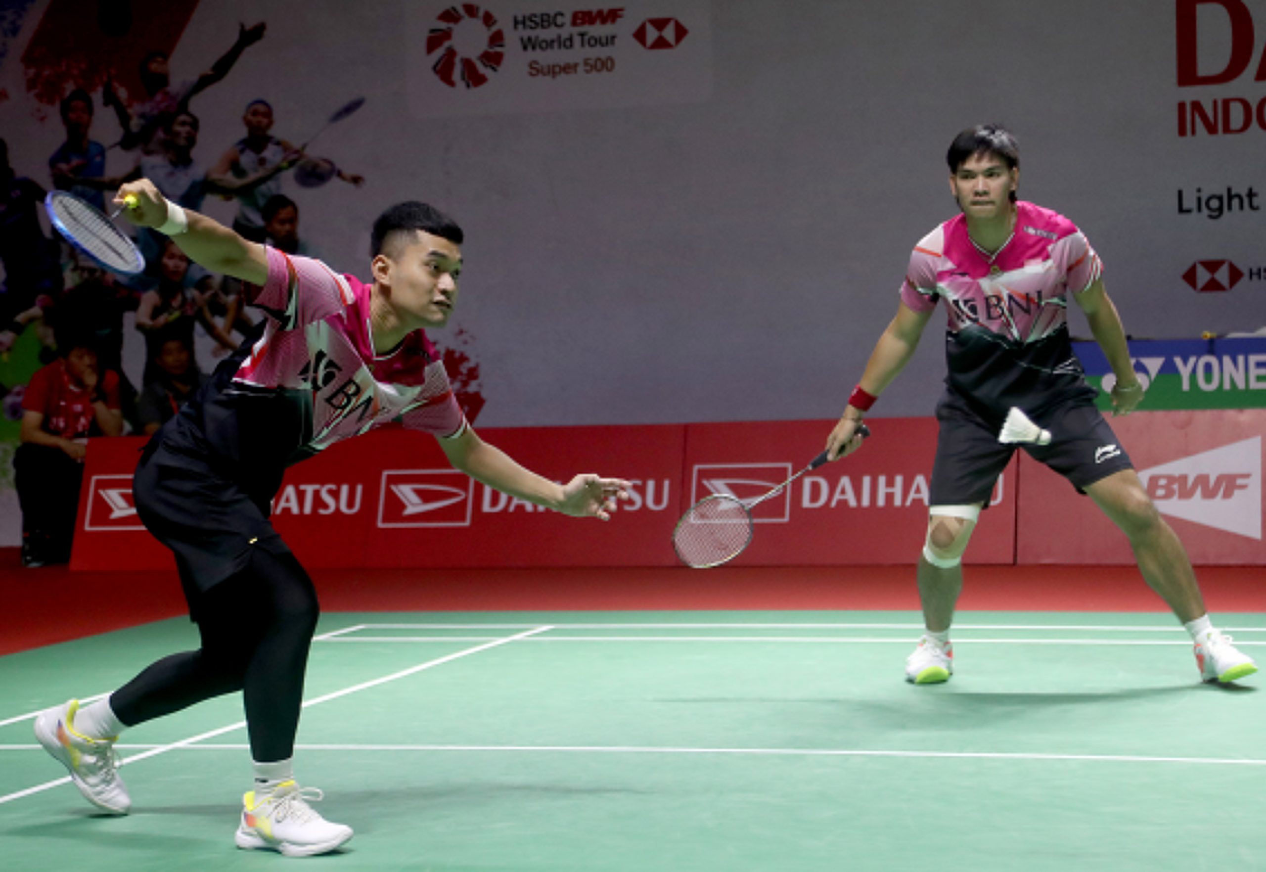 全英赛|小黄人因病退赛  谢苏恶战程度不减