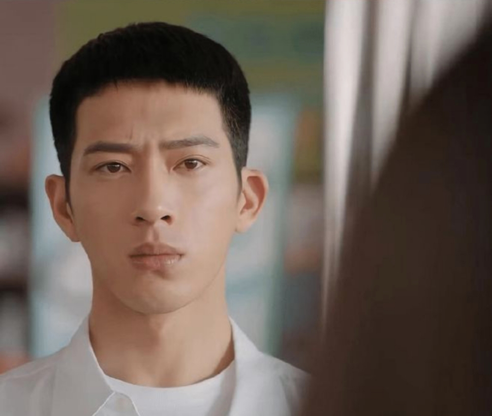 冒深遂双眼皮 井柏然整容？ 