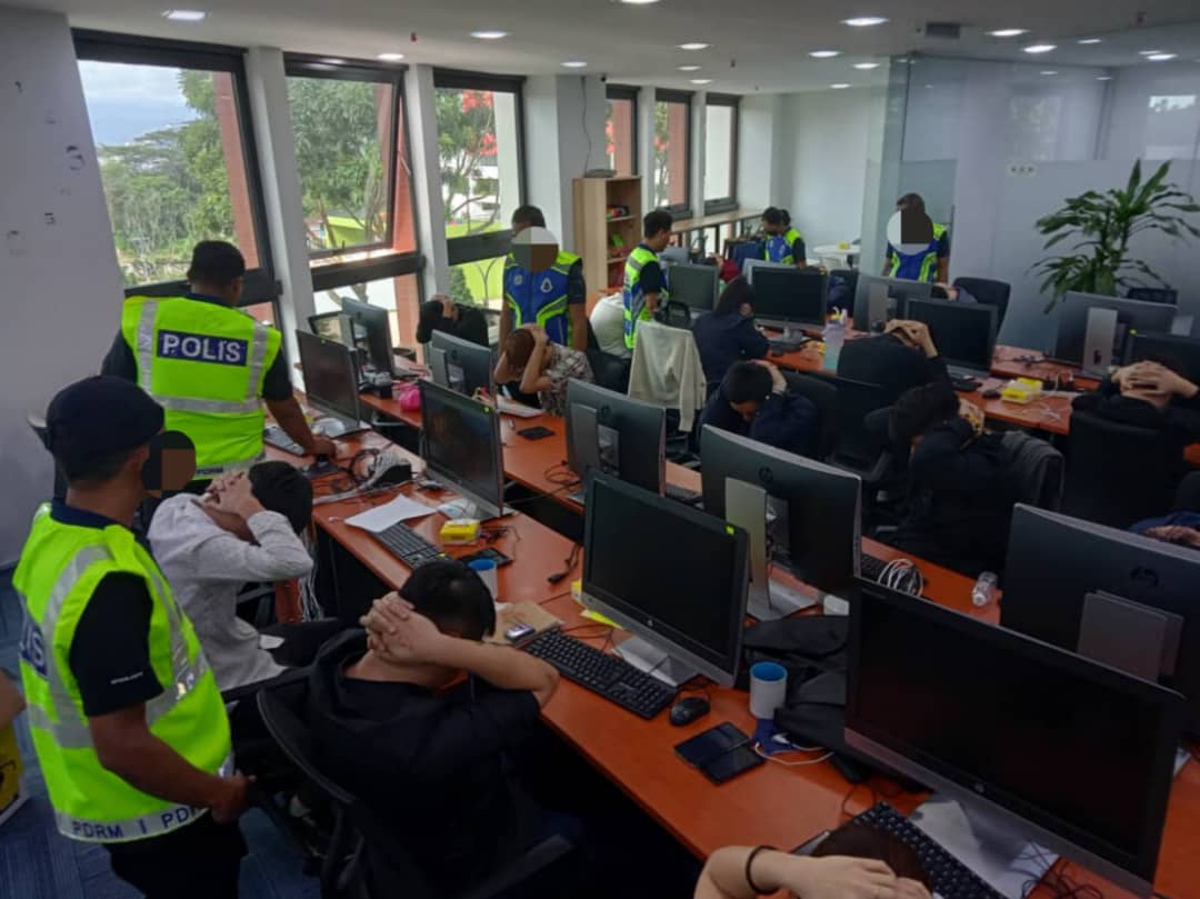 冼都警方突击甲洞公寓 抓获21名涉赌人员