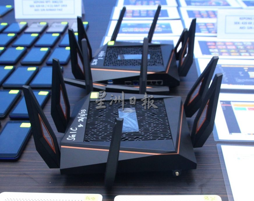 冼都警方突击甲洞公寓 抓获21名涉赌人员