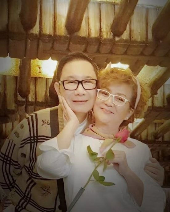  刘培基晒合照 68岁冯宝宝久违现身