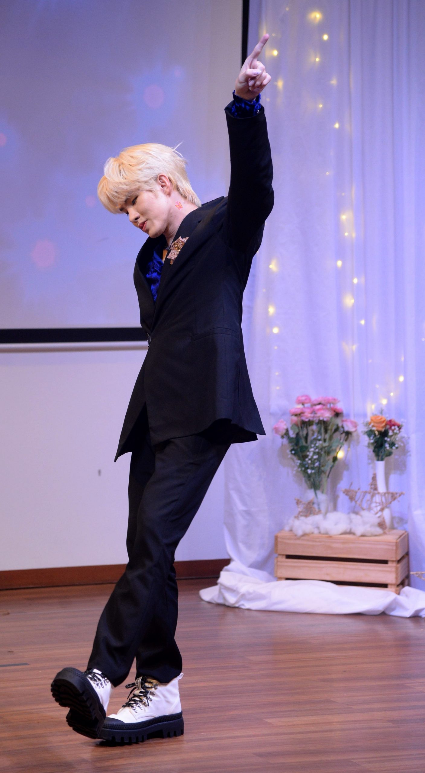 刘隽大跳韩女团舞 粉丝惊呼:好撩!