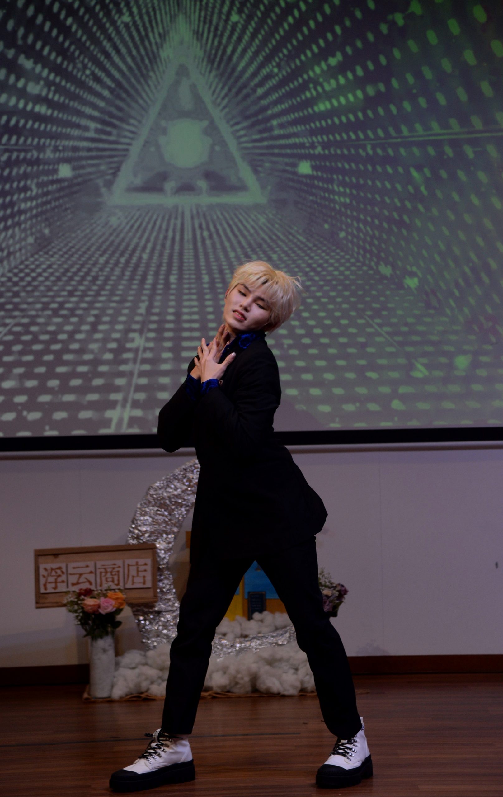 刘隽大跳韩女团舞 粉丝惊呼:好撩!