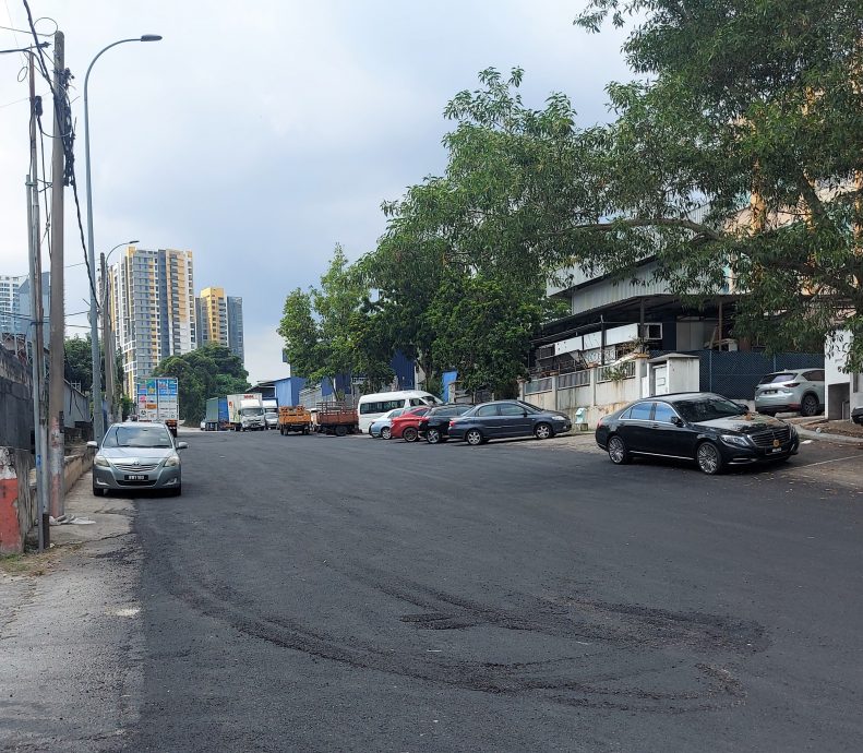 副文-大都会/出资4万修路,不够24小时又破损/3图