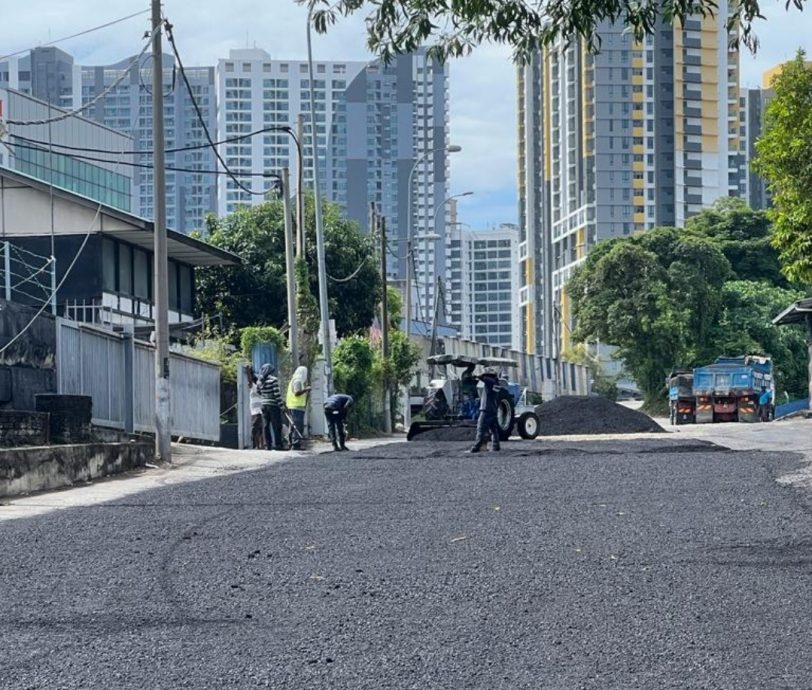 副文-大都会/出资4万修路,不够24小时又破损/3图