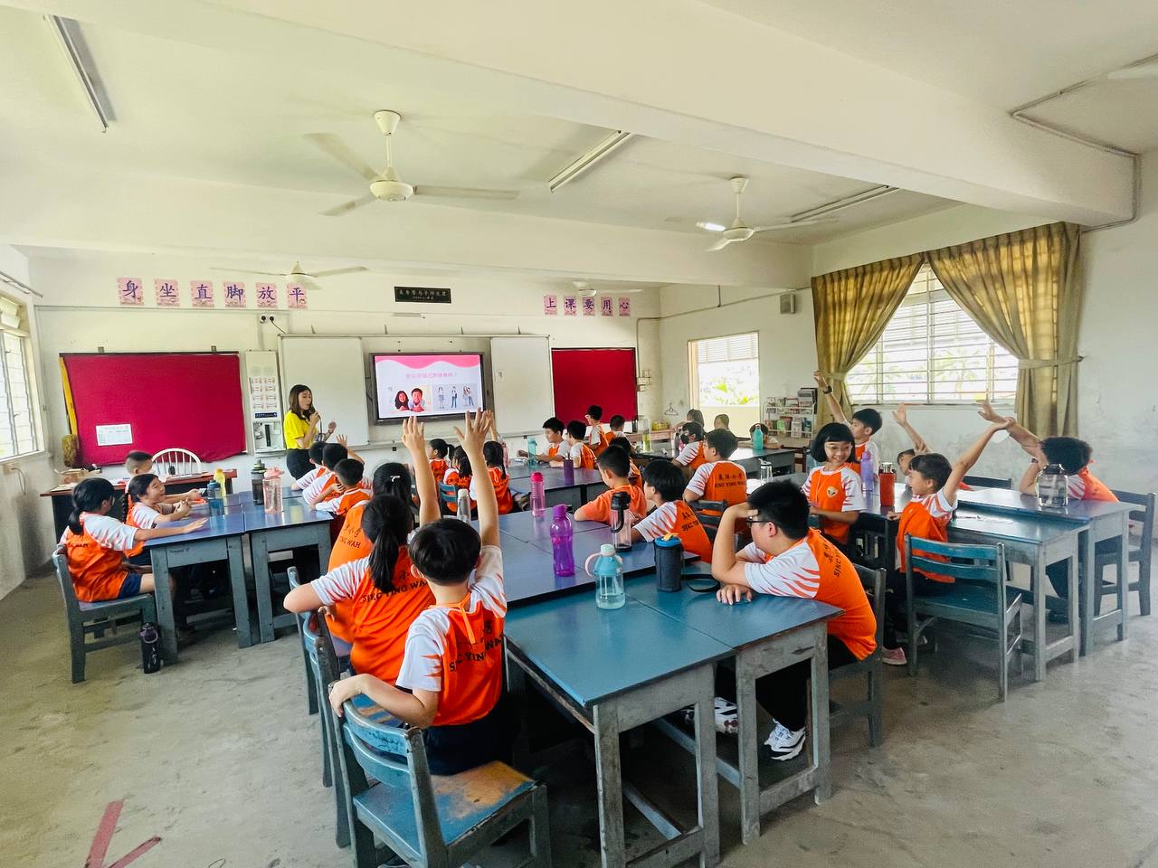 加埔英华小学小富翁成长营 30学生学财商知识