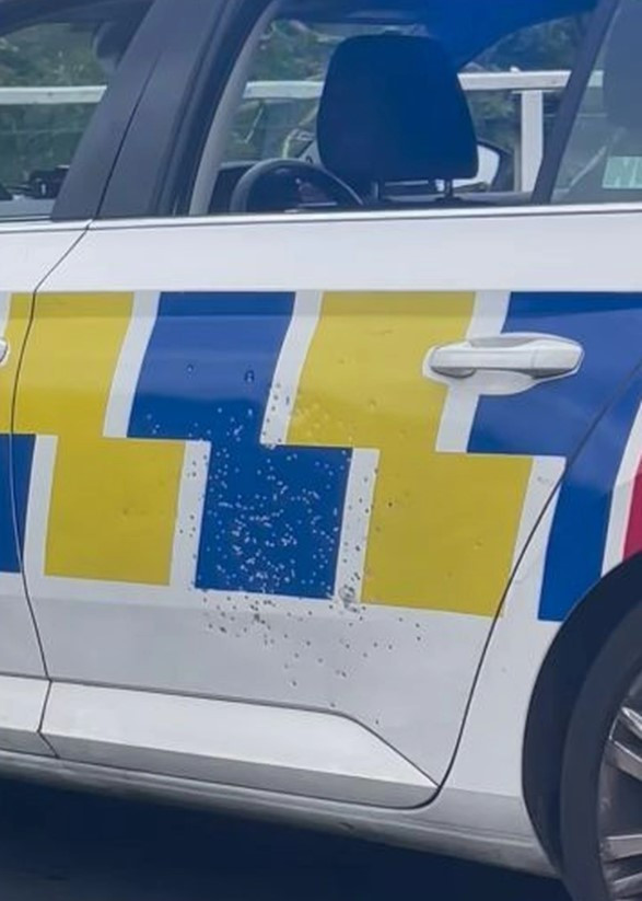 劫运钞车不遂与警驳火 匪开车进警局遭击毙