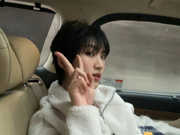  华为小公主姚安娜搭张颂文  当女一被质疑带资进组  