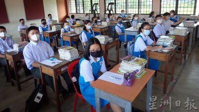 华联华中迎新日305新生报到