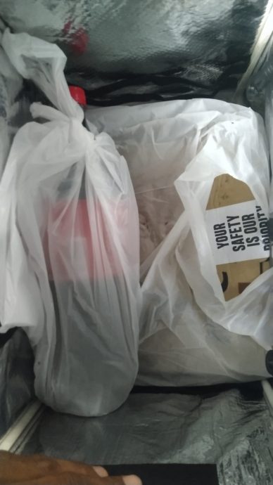 华裔顾客订餐给送餐员开斋“大份套餐给你 我吃小份的”