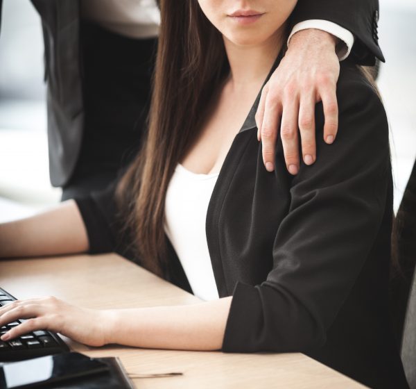 反性骚扰法令即日分阶段执行 妇女部“任何形式可构成性骚扰行为”