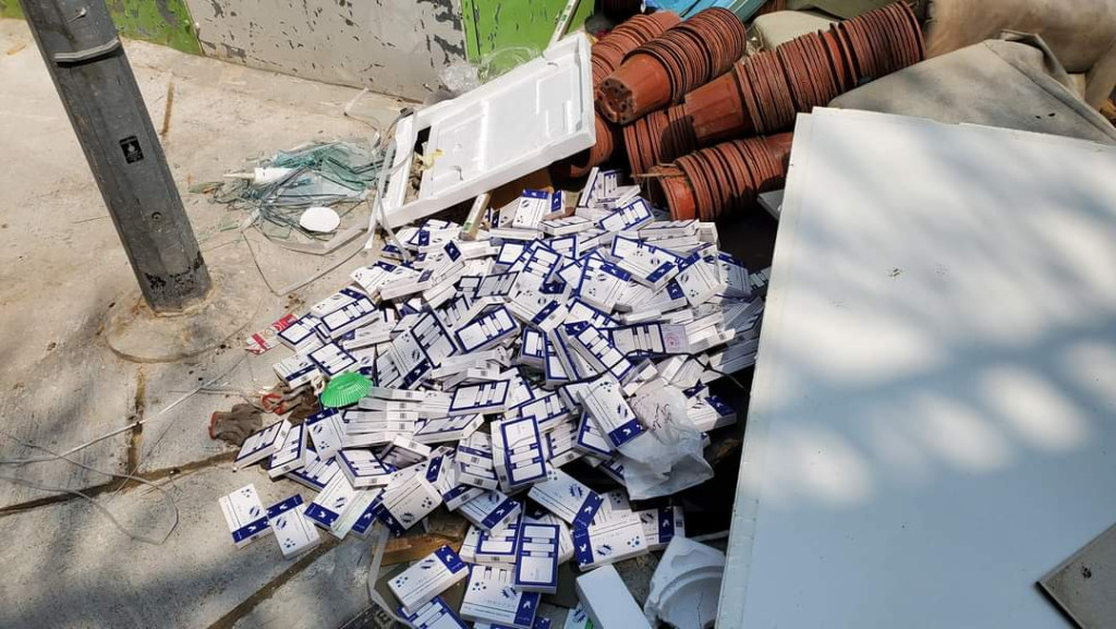 口罩令取消︱口罩快测剂变“地底泥”遭大量弃置垃圾站直送堆填区 三大方法转赠换食物或积分