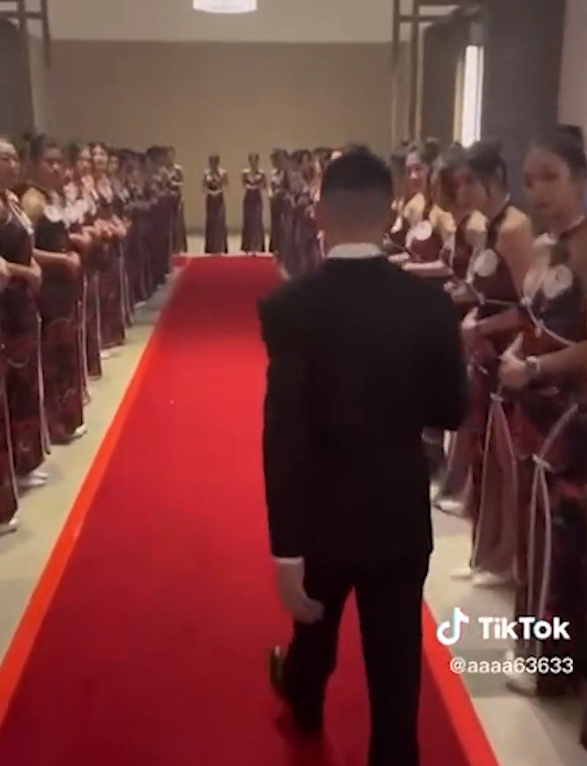 台黑帮席开78桌办春酒 警方怒不可遏直呼太嚣张