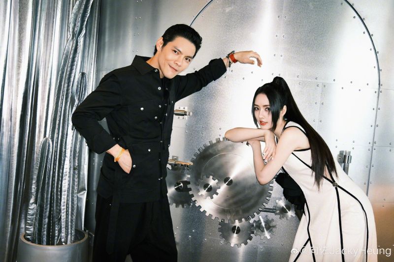 向太同框郭碧婷晒婆媳情 网疑照剧本摆拍