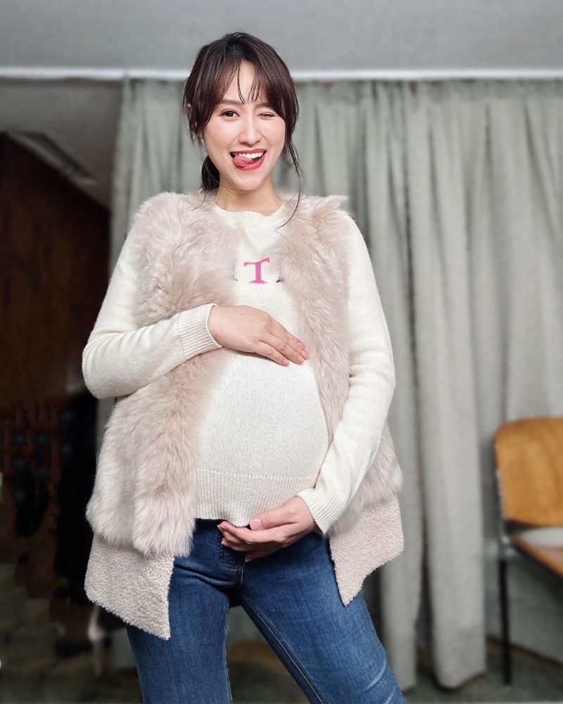 吴姗儒临盆前自拍巨肚 揭孕肚“忽大忽小”之谜