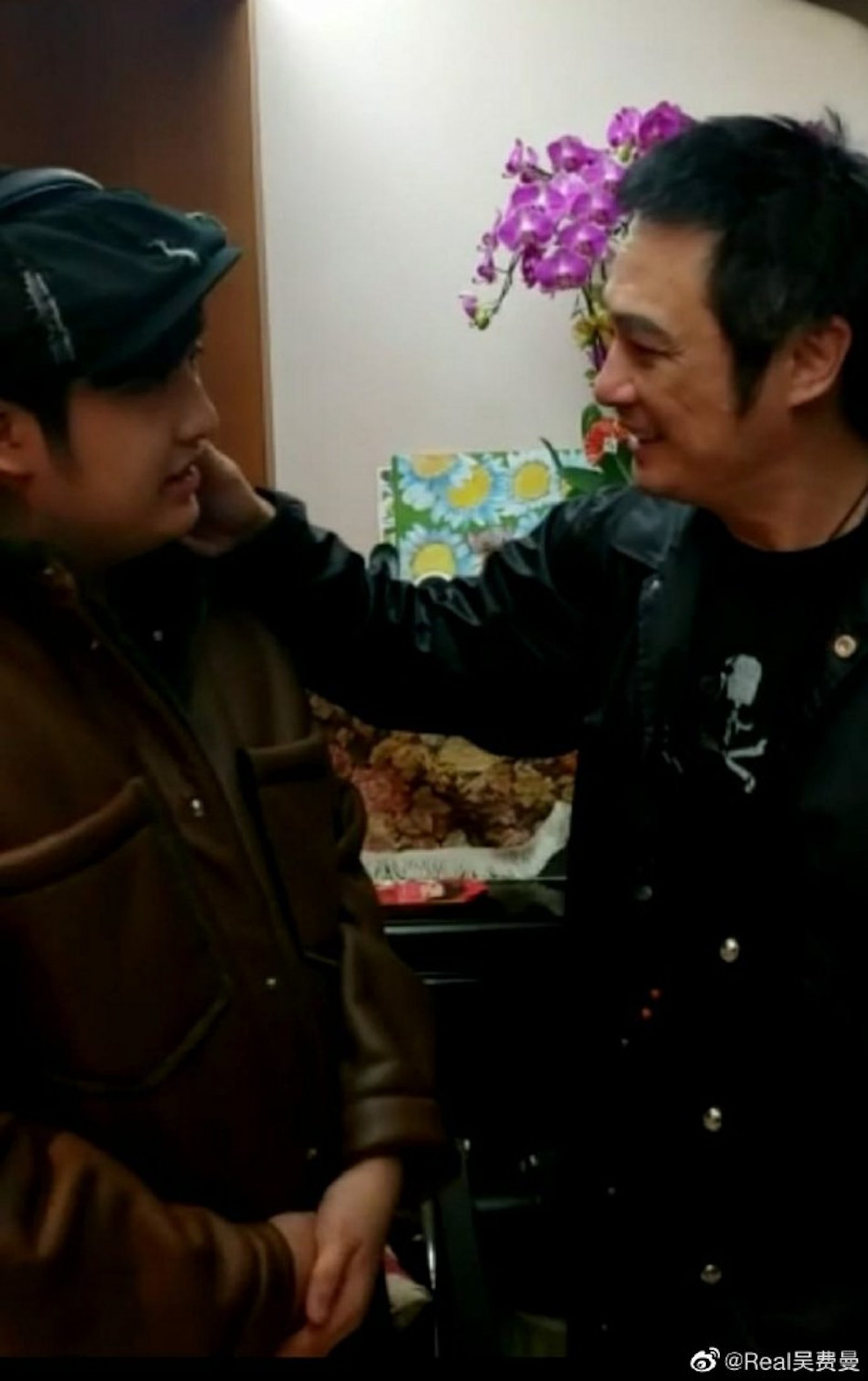  吴镇宇公开儿子体重90公惨遭威胁　费曼：我劝你睡觉别睡的太深	