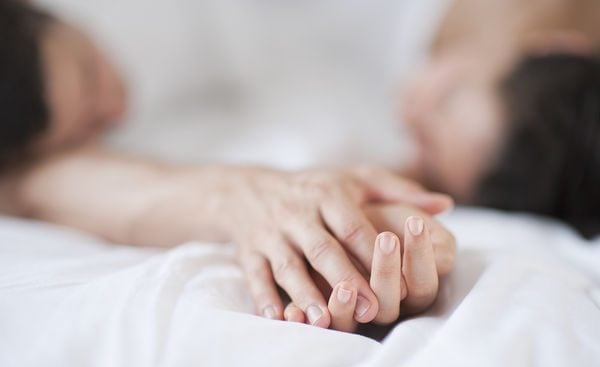 和妻爱爱突抽搐作呕！送急诊才知脑动脉瘤“炸了”　印尼男子险丢命 