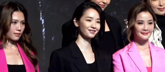 和旧爱阿Sa同场零交流 陈伟霆拍合照尴尬避嫌