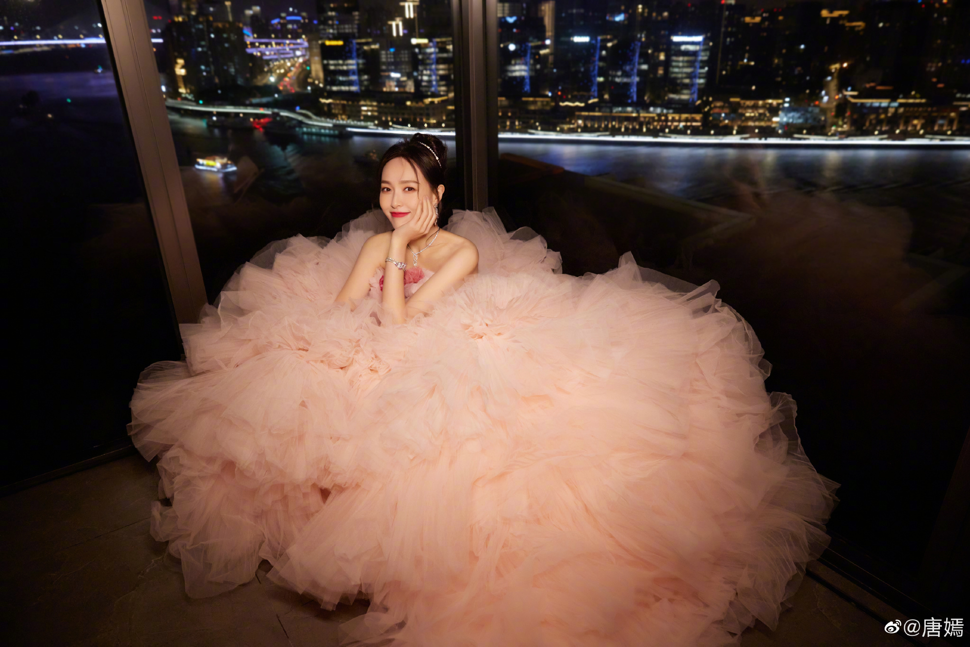 唐嫣迟到风波再升级  合作方全得罪粉喊换团队