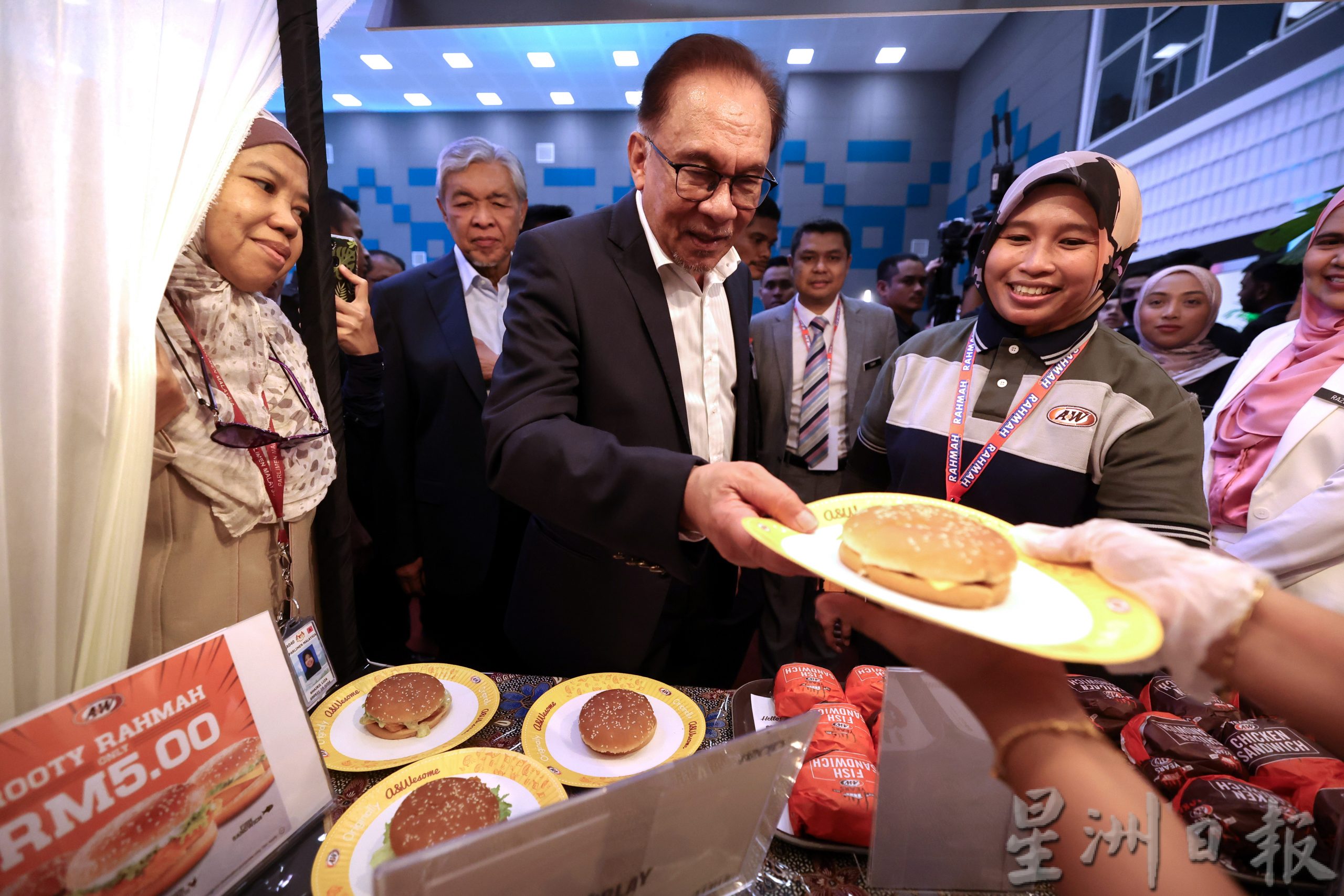 国会/沙拉胡丁:政府考虑推出爱心保险