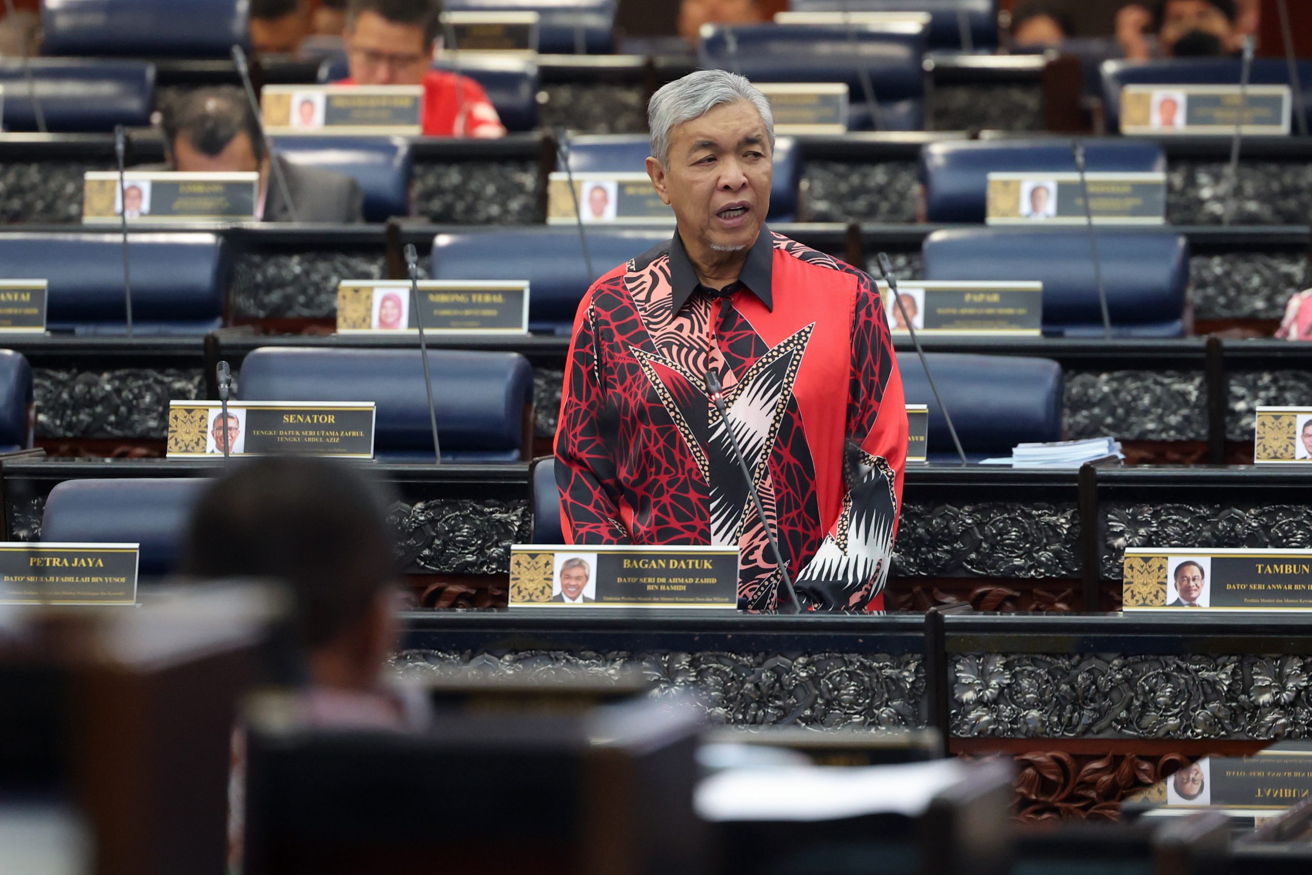 国会/阿末扎希:政府不会拨款为富裕群体设立付费MRSM