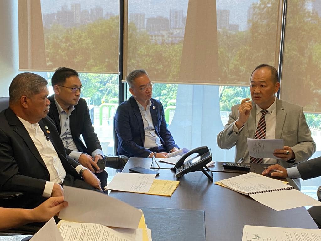 陈泓缣脸书 会晤本地猪肉商贩及进口商