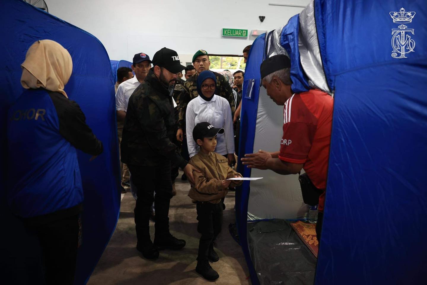 柔遭大水侵袭 柔王储带副王慰问灾黎