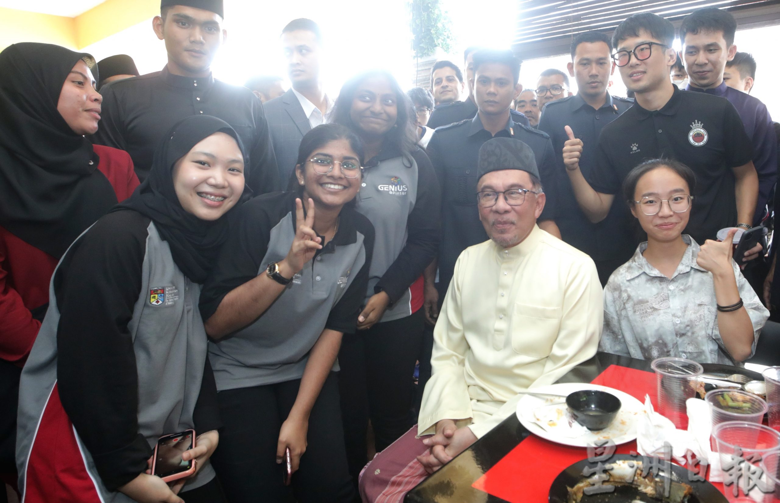 图与文/首相祈祷午餐
