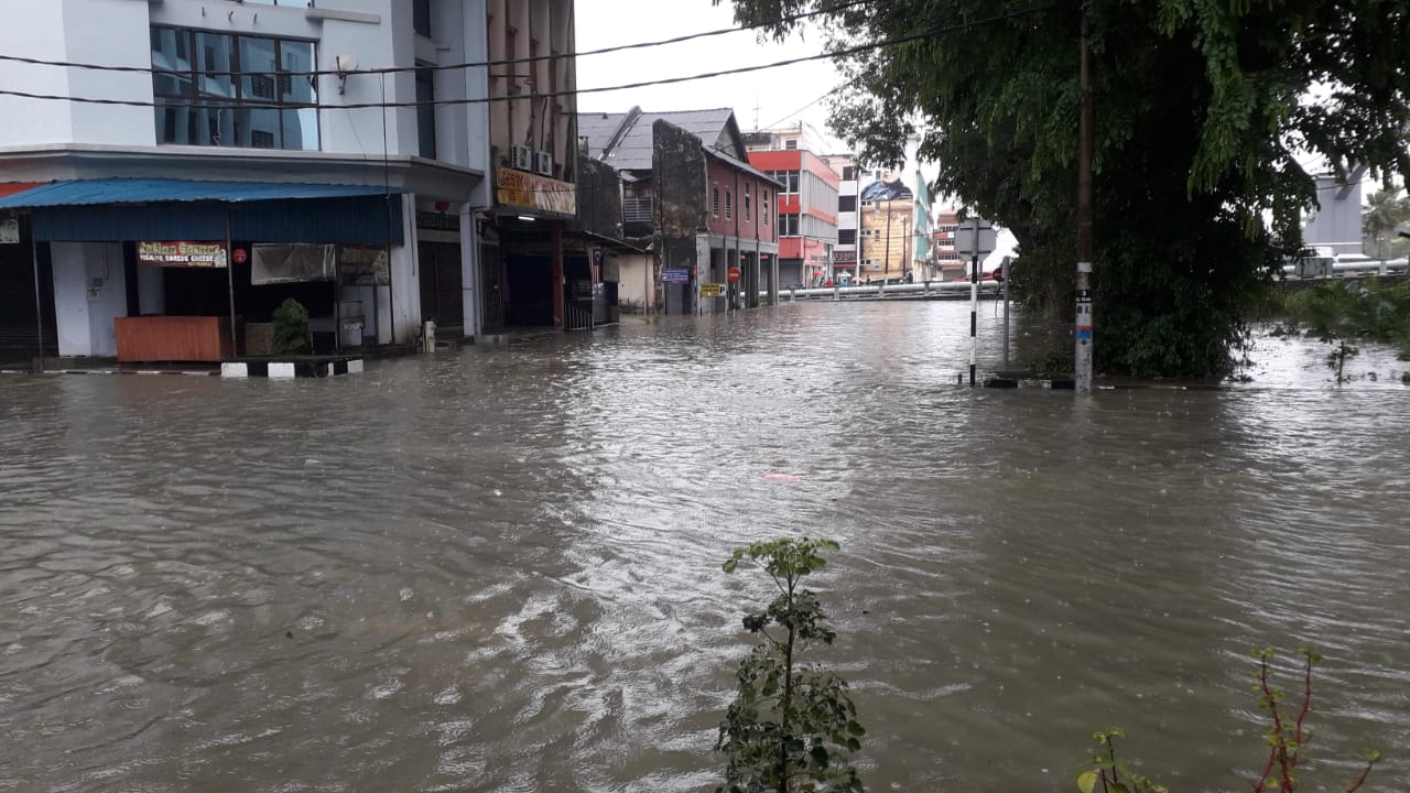 柔佛多县发生2006年以来最严重水灾