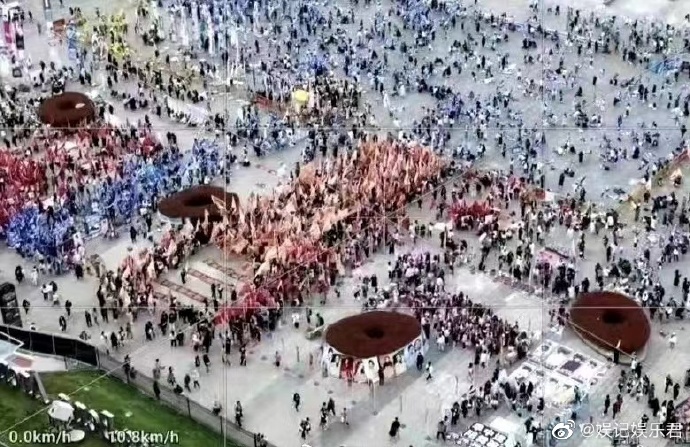 大批粉丝瘫痪场馆《微博之夜》红毯直播临时取消！