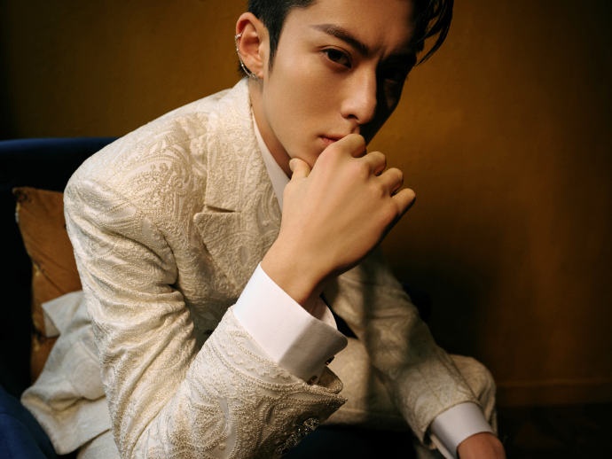 大批粉丝瘫痪场馆《微博之夜》红毯直播临时取消！