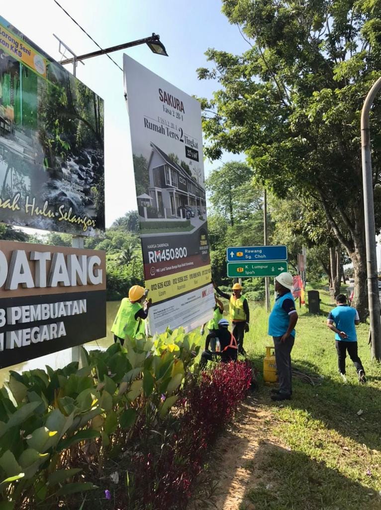 大都会:乌雪市议会拆非法巨型广告牌/7图