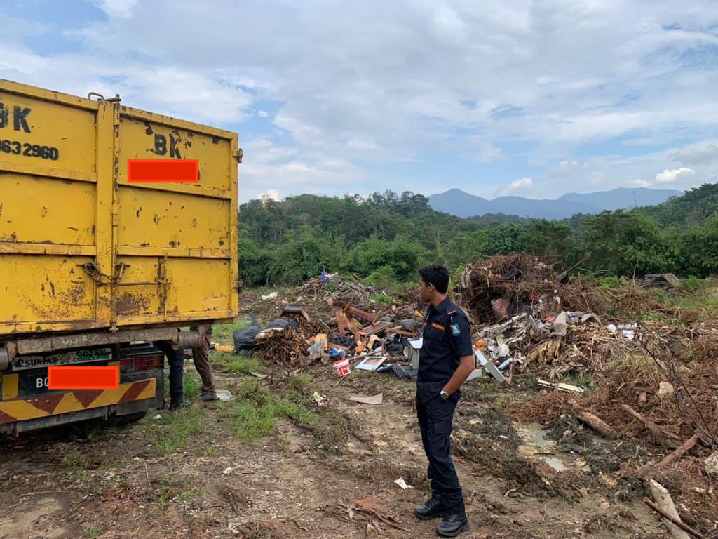 大都会:乱丢垃圾就充公垃圾车/5图