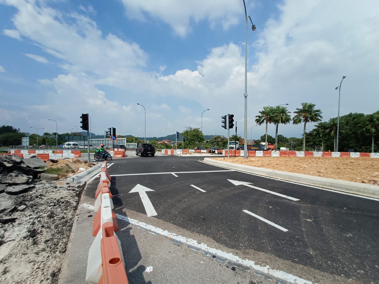 大都会/早报头/实达阿南道高架枢纽改道成功解塞