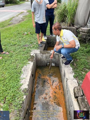 大都会/淹水淹到怕！居民想尽办法阻挡水淹住家！