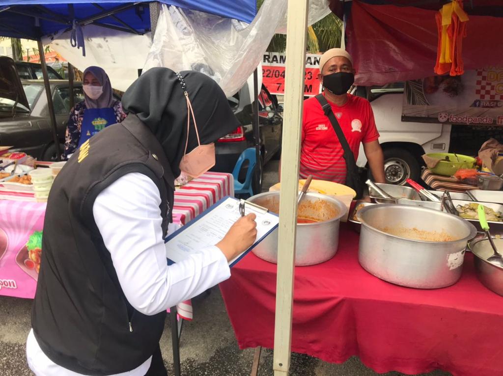 大都会/雪卫生局斋戒月展开食品安全检查行动