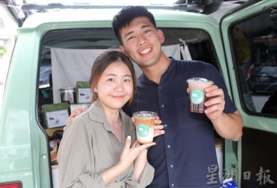 大霹雳封底主文/【餐车趴趴走】/聂凯汶实现旅行+工作梦想 四驱车改装成流动咖啡车