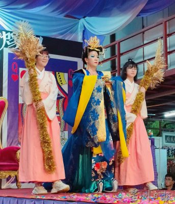 太平竹林苑办“女皇驾到”赛 67岁熊菁菁中国女皇摘冠