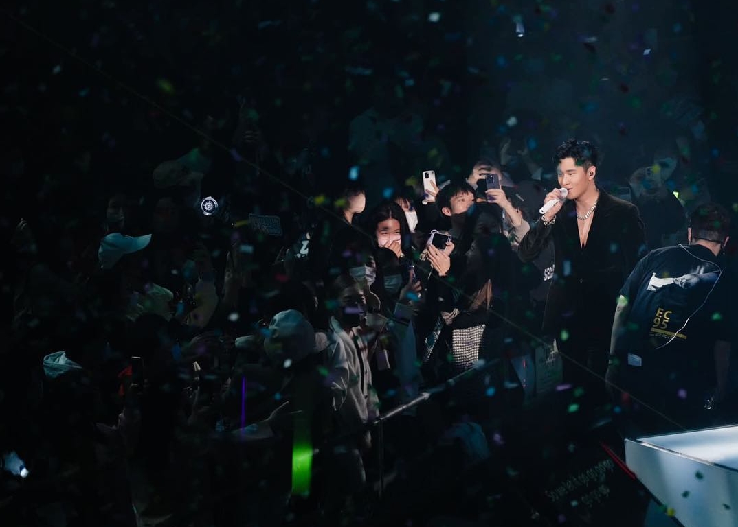 夯曲播放量破亿超车周董 周兴哲激喊：创造历史