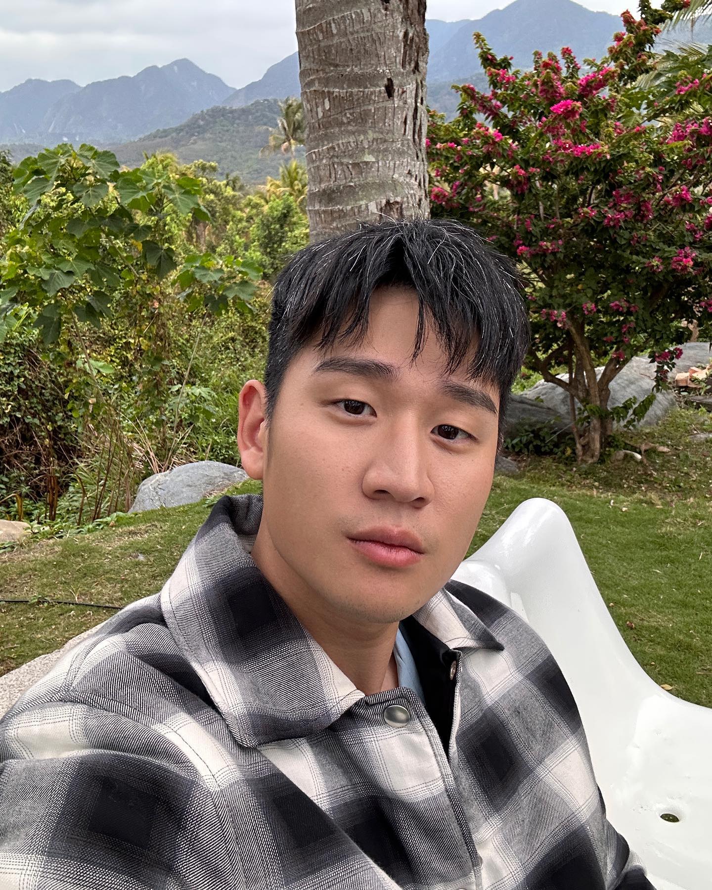 夯曲播放量破亿超车周董 周兴哲激喊：创造历史