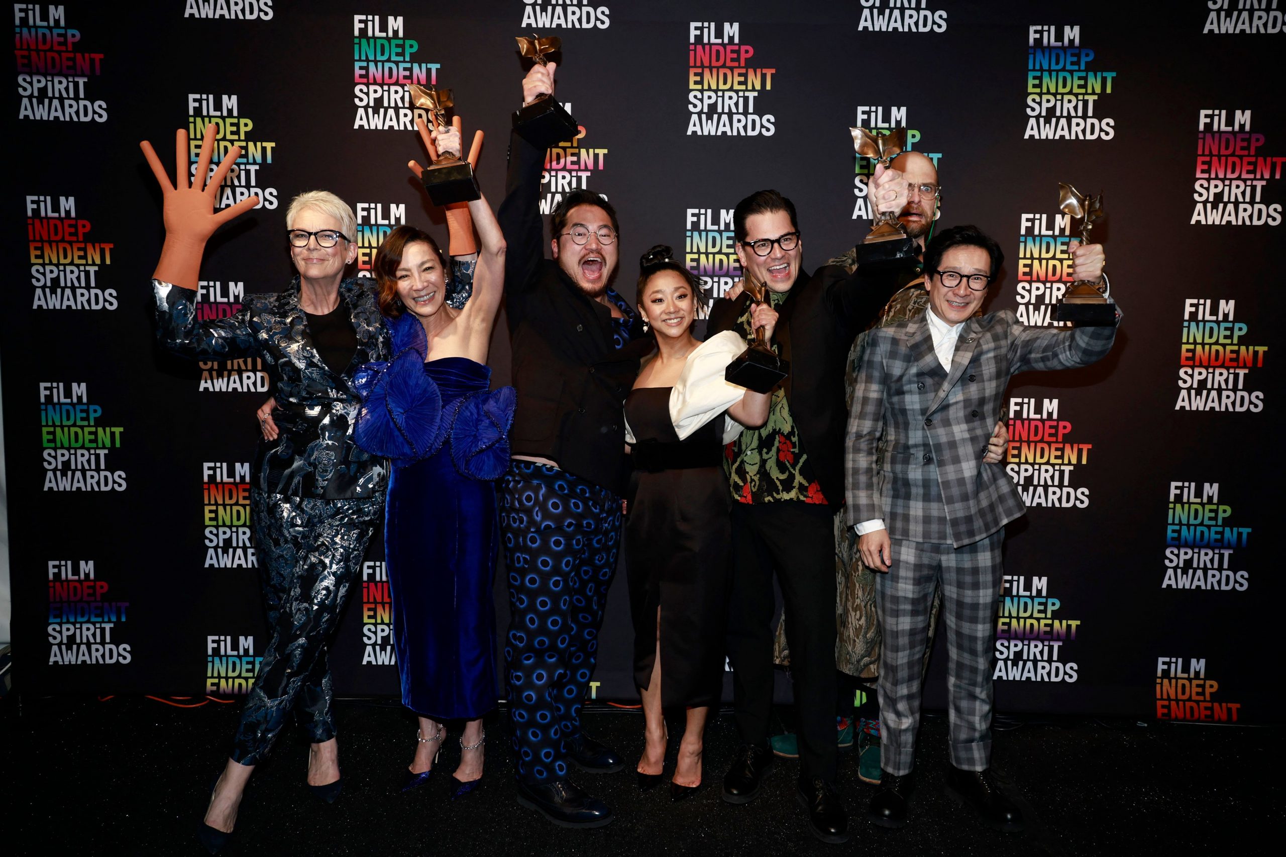 奥斯卡终极预测|《瞬息全宇宙》有望领亚裔争光 杨紫琼封后大热可创造历史?